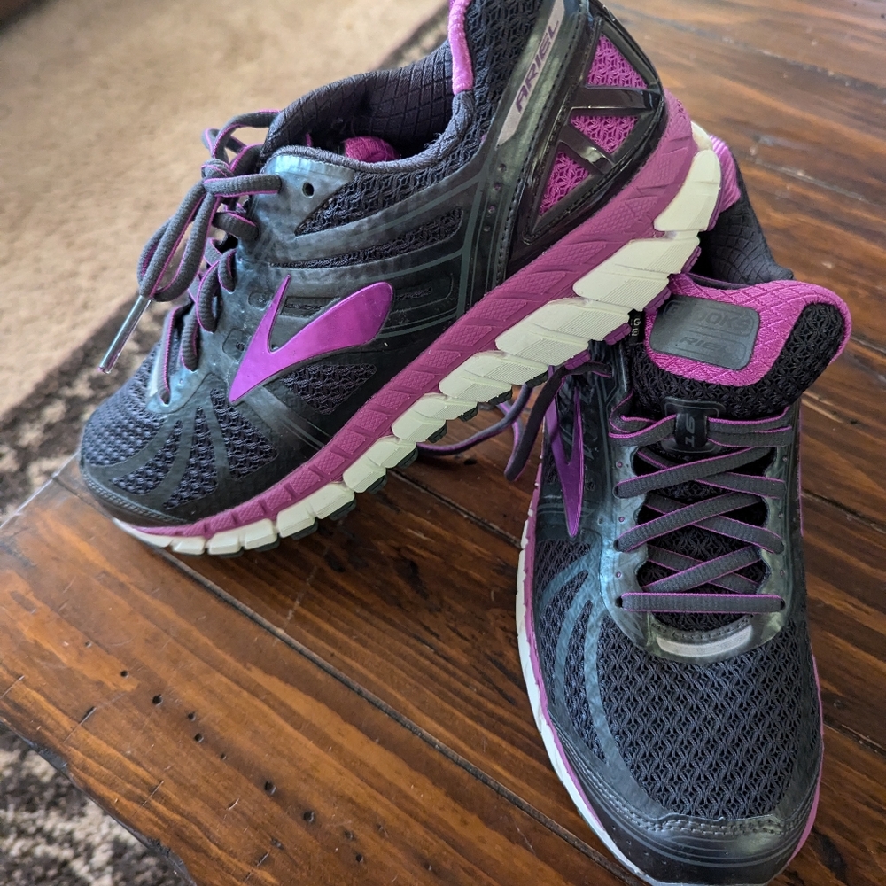 Brooks Ariel 14 running shoes and violet